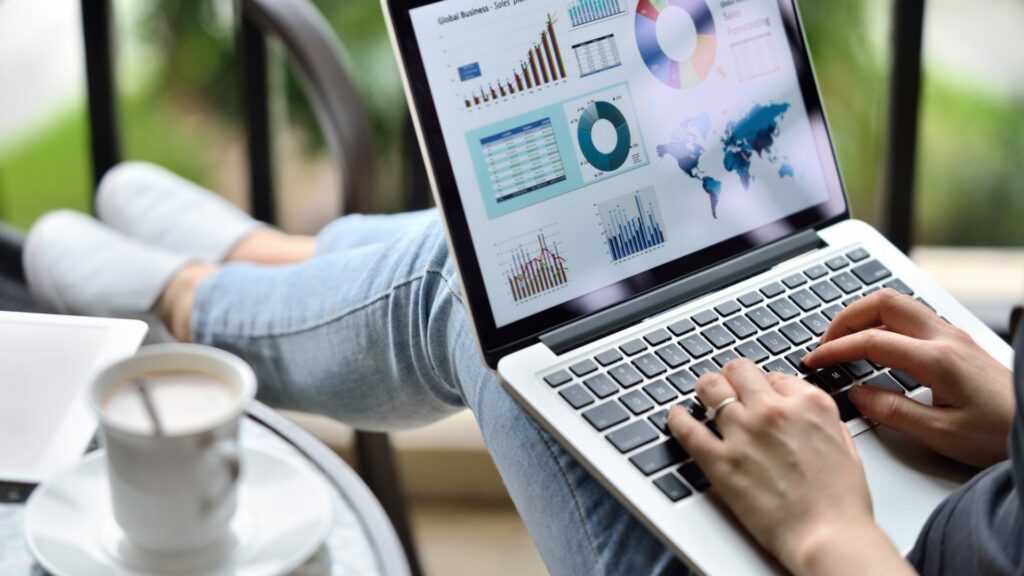 Illustration of a woman pointing at a computer screen displaying free stock images